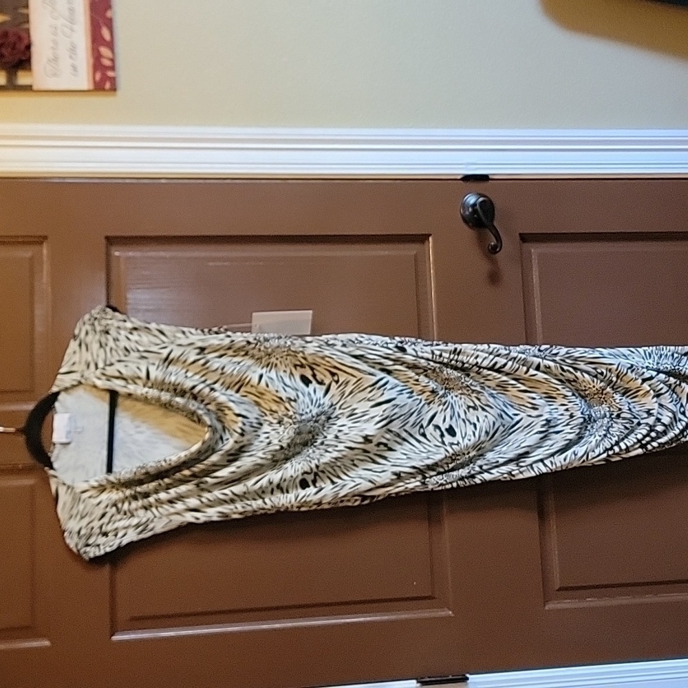 Leah Alexandra-Blk/ bge/Ivory short sleeved draped dress. XL. NWT.